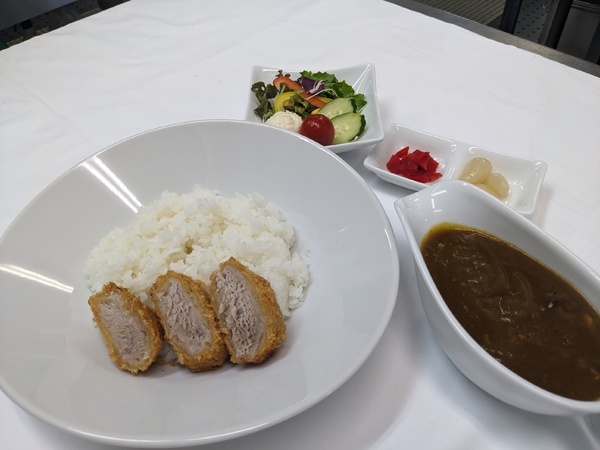 ひれカツカレー