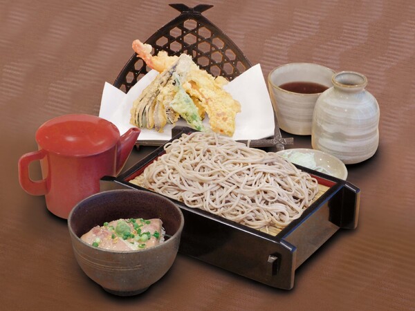 天せいろと鰤の利休茶漬膳　　　　　～白胡麻で和えた鰤をご堪能下さい～