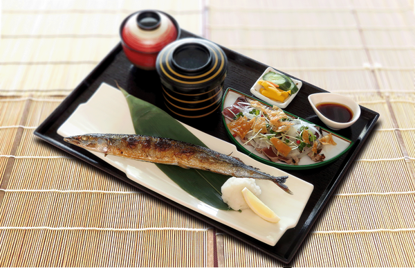 秋刀魚塩焼きと戻り鰹たたき膳