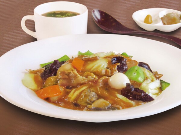 きのこ入り什景炒麺（きのこ入り五目あんかけ焼きそば）