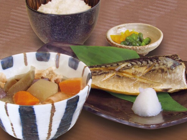 鯖の塩焼きと豚汁膳