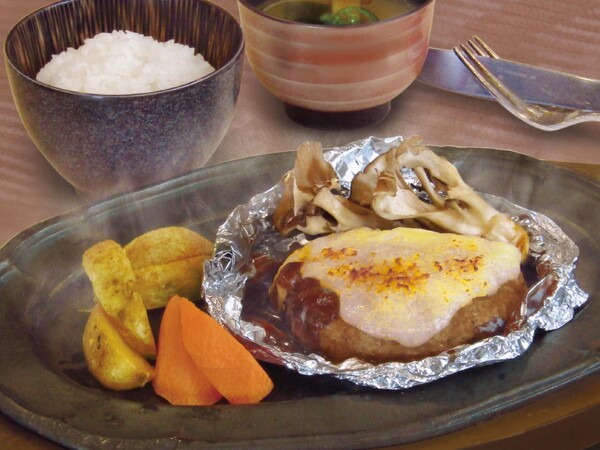 舞茸とチーズの包み焼きハンバーグ膳